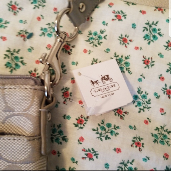 New Coach Legacy Signature Swingpack - Picture 6 of 12